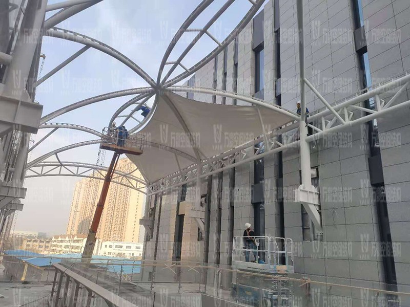新泰卓越·財富廣場膜結構項目竣工 新泰卓越·財富廣場膜結構項目竣工