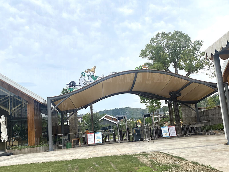 樂清鐵定溜溜樂園商業(yè)街蜂窩狀ETFE膜結構工程鋼結構已全部完成