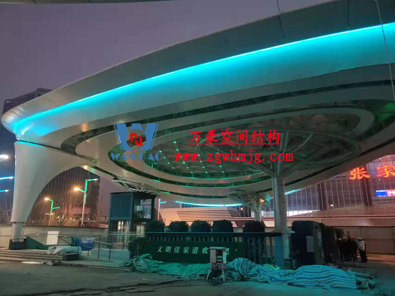 張家港高鐵站前復雜結構“蝴蝶再現(xiàn)”即將圓滿竣工 張家港高鐵站前復雜結構“蝴蝶再現(xiàn)”即將圓滿竣工