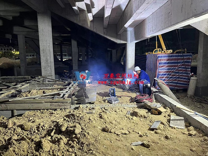 龍泉市體育場鋼膜結(jié)構(gòu)工程開始施工 龍泉市體育場鋼膜結(jié)構(gòu)工程開始施工