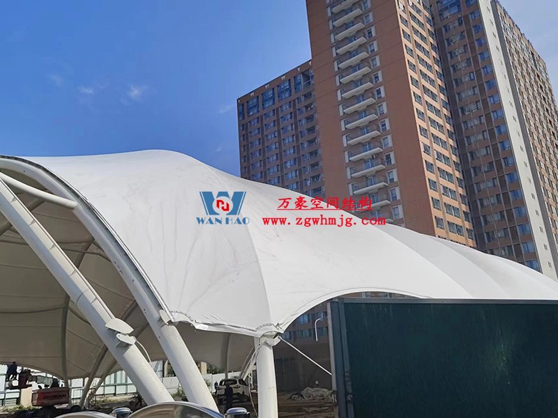 寧波諾丁漢大學(xué)室外運(yùn)動(dòng)場(chǎng)地改擴(kuò)建項(xiàng)目膜結(jié)構(gòu)工程膜結(jié)構(gòu)安裝中 寧波諾丁漢大學(xué)室外運(yùn)動(dòng)場(chǎng)地改擴(kuò)建項(xiàng)目膜結(jié)構(gòu)工程膜結(jié)構(gòu)安裝中