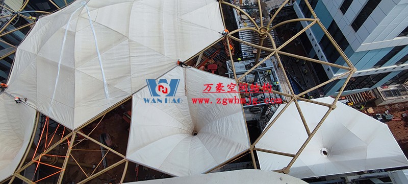 中國東盟特色商品匯聚中心膜鋼構(gòu)工程膜結(jié)構(gòu)安裝中 中國東盟特色商品匯聚中心膜鋼構(gòu)工程膜結(jié)構(gòu)安裝中