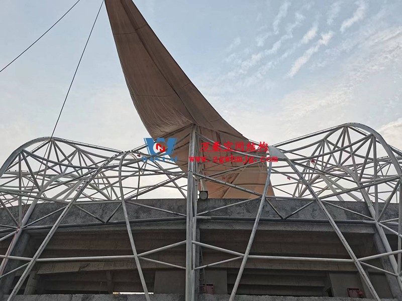 龍泉市體育場鋼膜結構工程膜結構安裝中 龍泉市體育場鋼膜結構工程膜結構安裝中