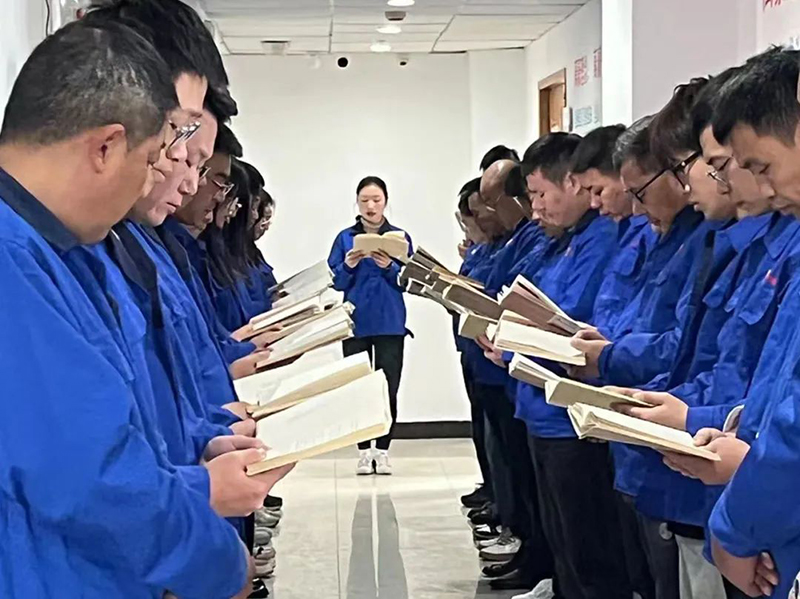 “一路堅(jiān)守·心手相牽”萬豪晨會開啟一天的工作 “一路堅(jiān)守·心手相牽”萬豪晨會開啟一天的工作