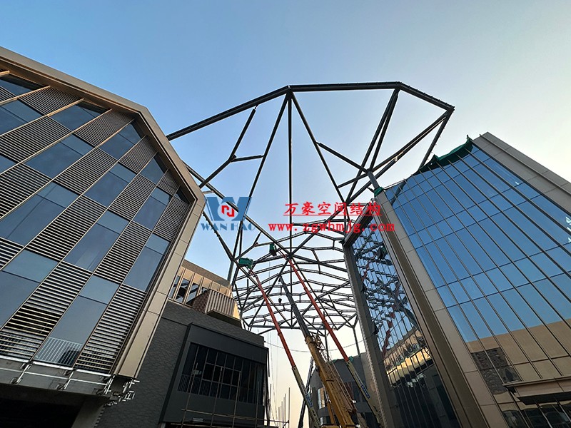 合肥文一塘溪津門天幕鋼結構及ETFE氣枕膜工程鋼結構吊裝中 合肥文一塘溪津門天幕鋼結構及ETFE氣枕膜工程鋼結構吊裝中