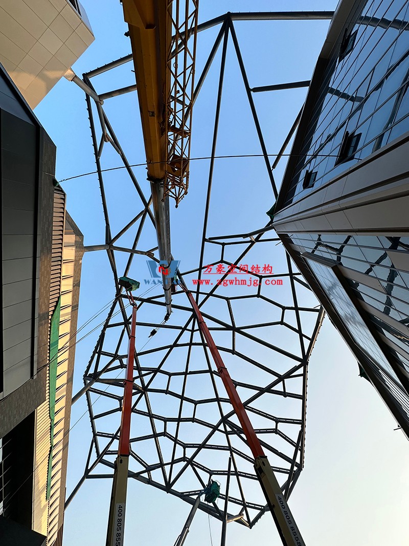 合肥文一塘溪津門天幕鋼結構及ETFE氣枕膜工程鋼結構吊裝中 合肥文一塘溪津門天幕鋼結構及ETFE氣枕膜工程鋼結構吊裝中