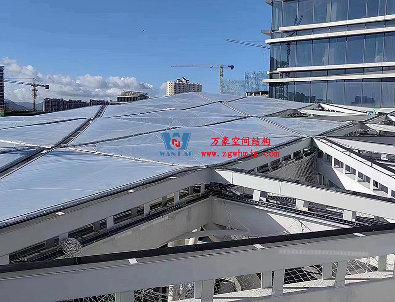 縱使烈日炎炎,腳步從未止歇!海南這個(gè)ETFE氣枕膜項(xiàng)目施工進(jìn)度有最新消息 縱使烈日炎炎,腳步從未止歇!海南這個(gè)ETFE氣枕膜項(xiàng)目施工進(jìn)度有最新消息