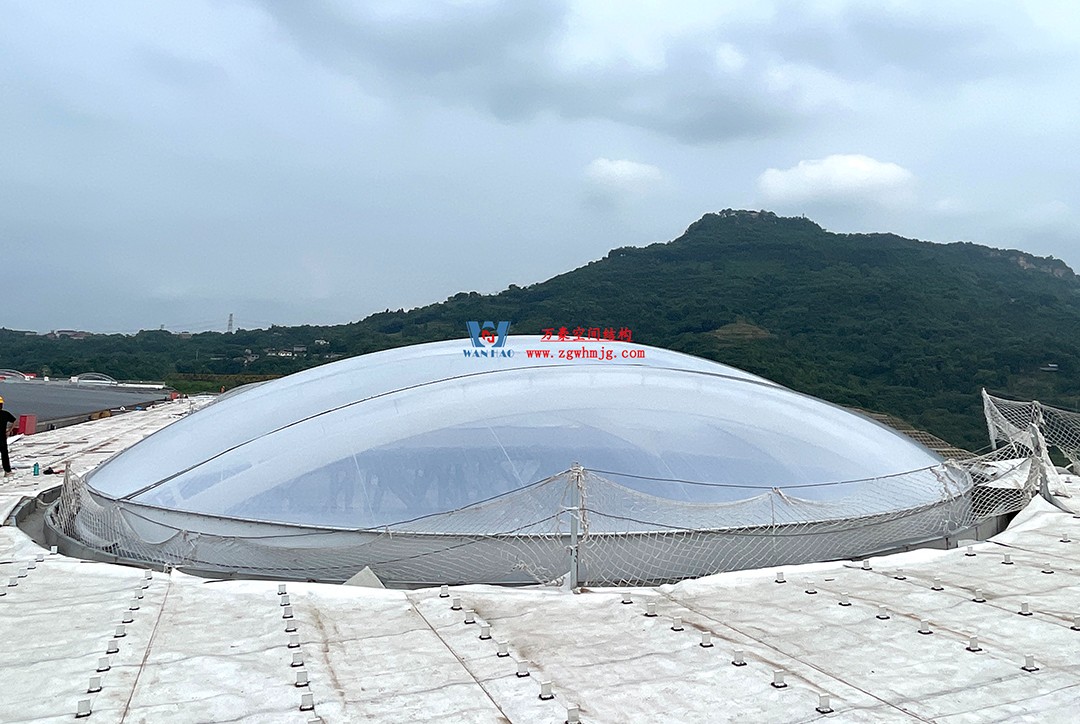 提檔提速,ETFE氣枕膜結構天窗正在火熱施工安裝中 提檔提速,ETFE氣枕膜結構天窗正在火熱施工安裝中