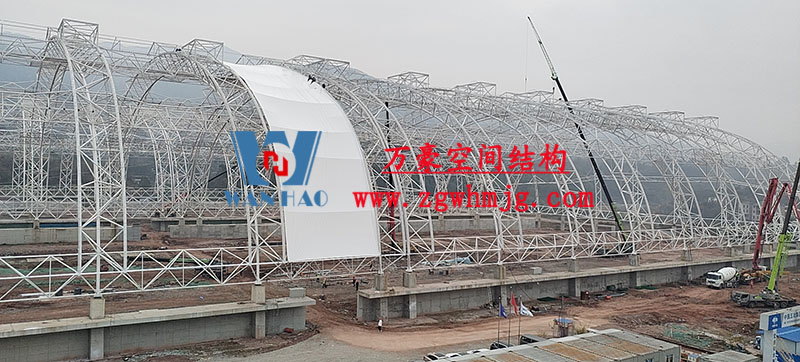 四川高興煤炭儲備基地建設項目鋼結(jié)構(gòu)接近尾聲，膜結(jié)構(gòu)開始安裝