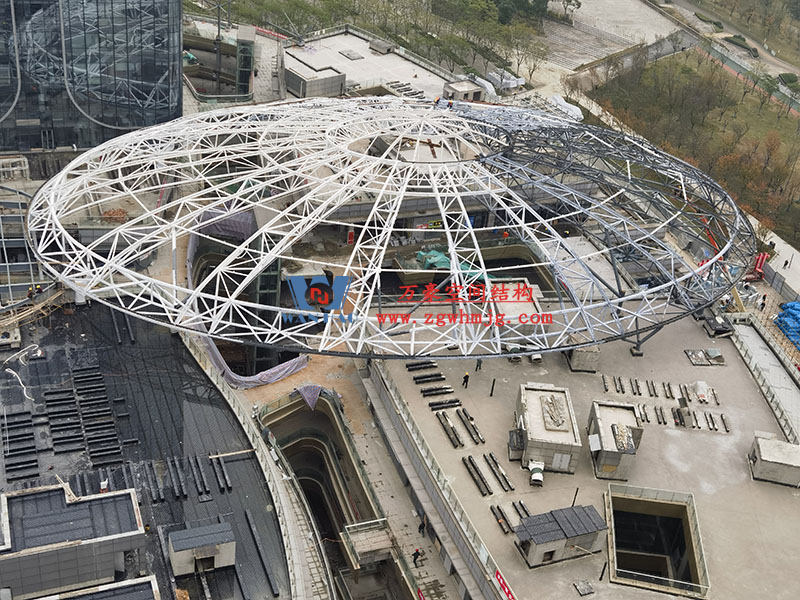 明宇廣場6號地塊商業(yè)（萬達廣場）改造項目鋼膜結(jié)構ETFE蓋頂天幕工程火熱施工中