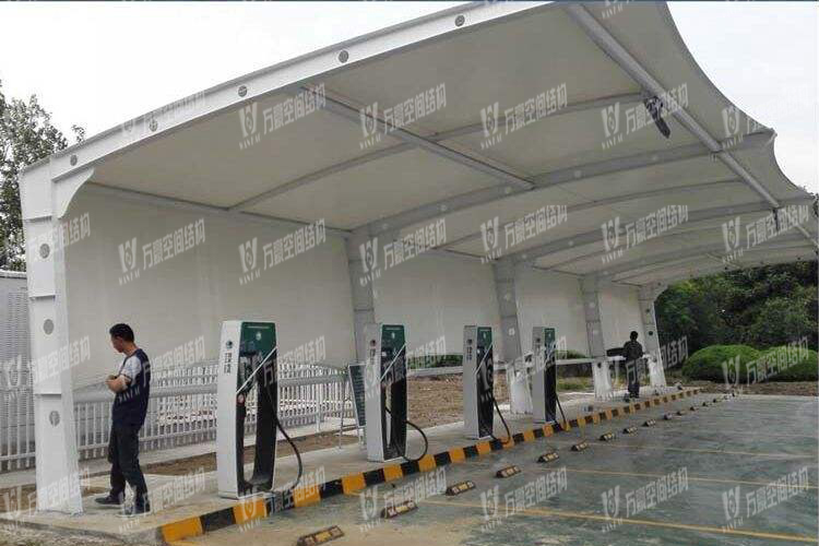 充電樁膜結構車棚有什么特點？為何如此受歡迎？
